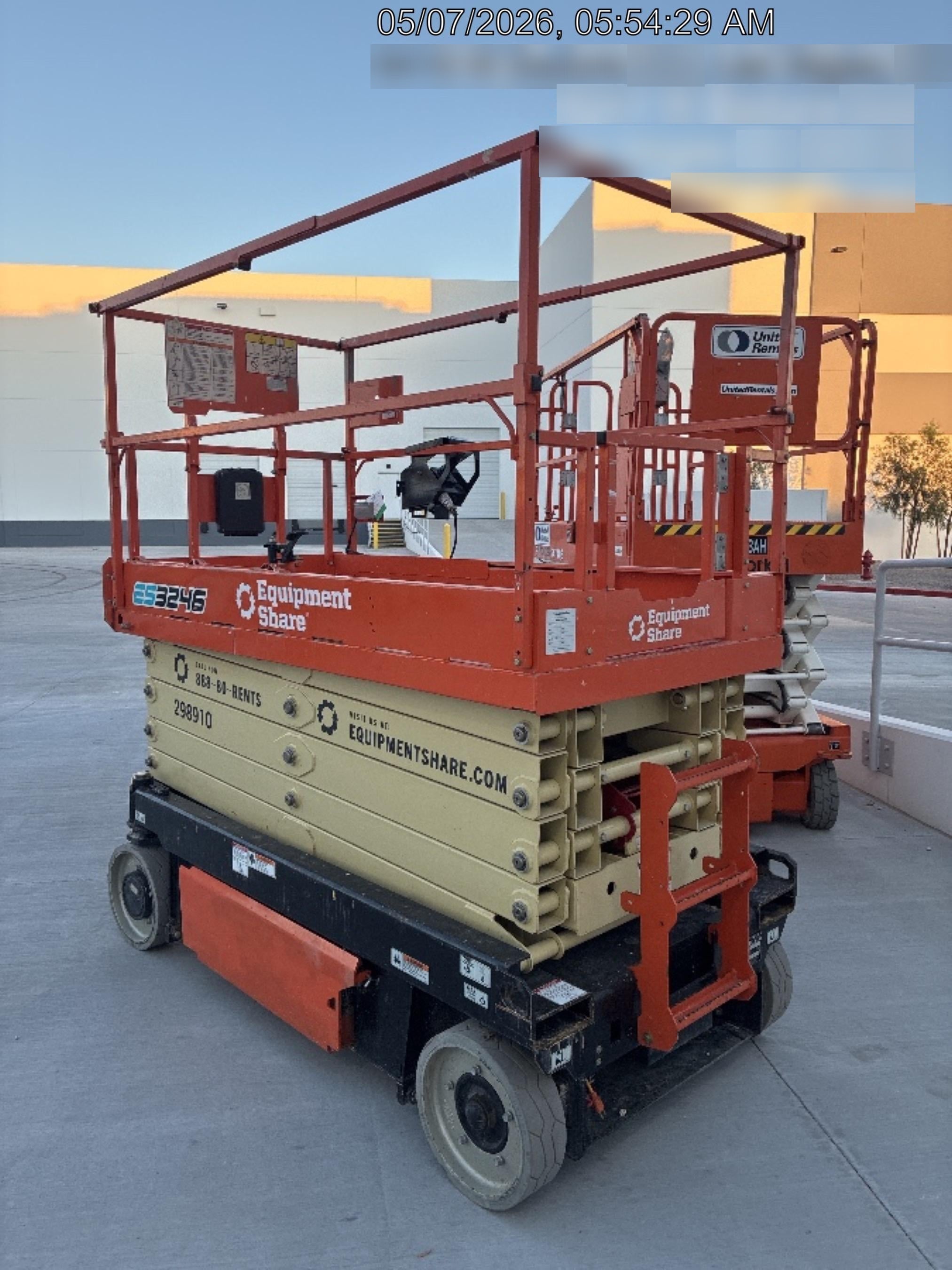 2023 JLG ES3246