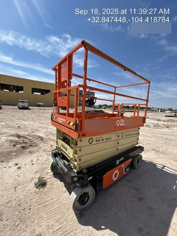 2022 JLG ES3246