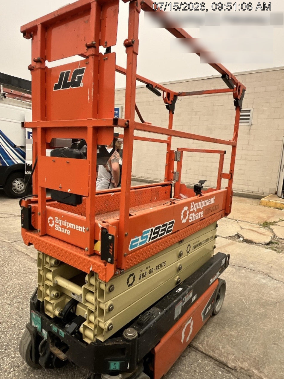 2022 JLG ES1932