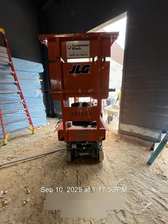 2021 JLG ES1932