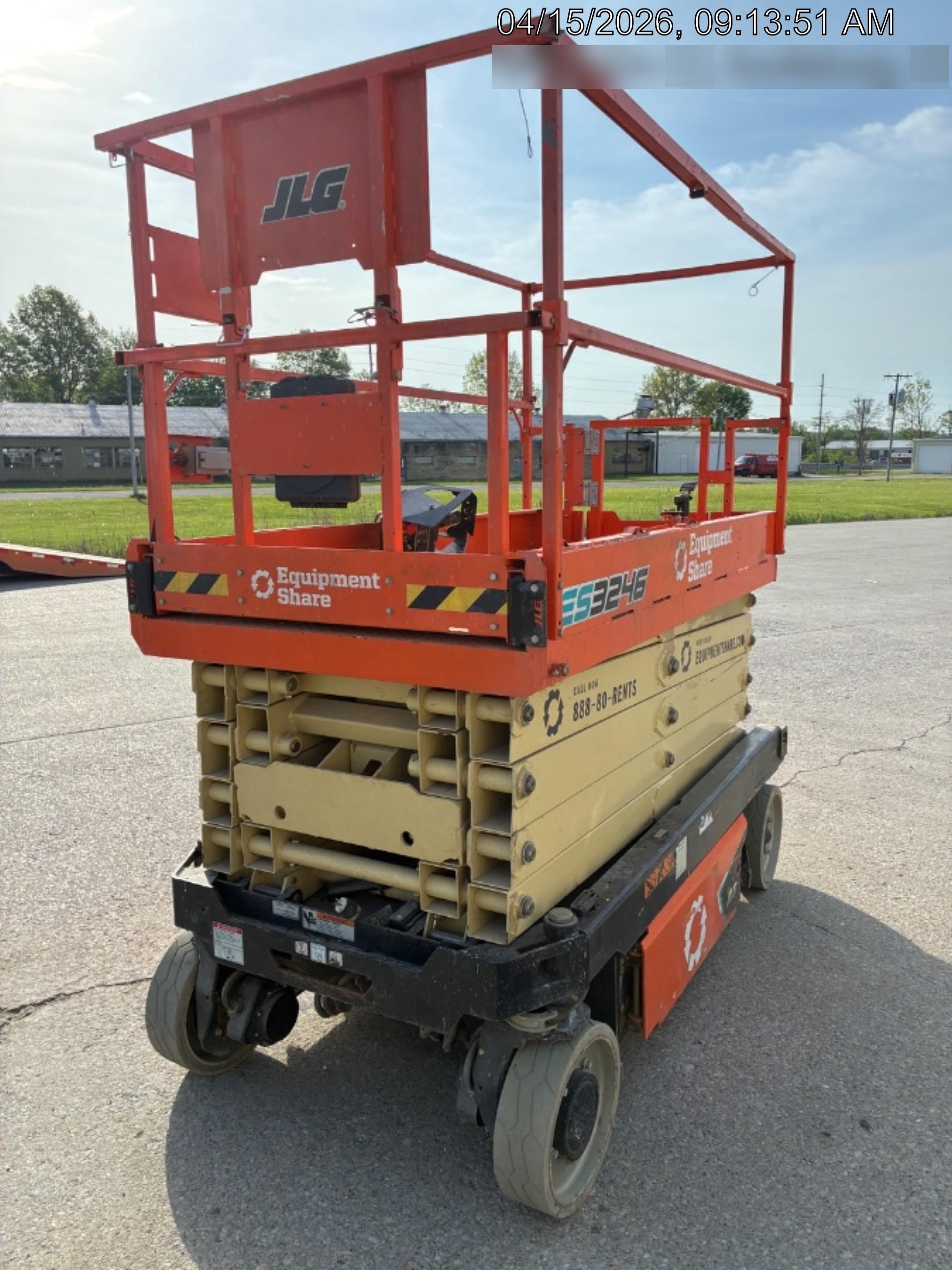 2022 JLG ES3246