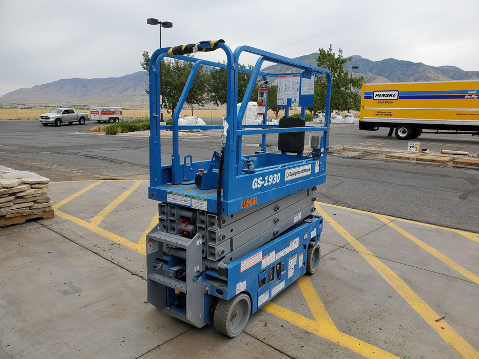 2019 Genie GS-1930 Fixed rails with chain Entry