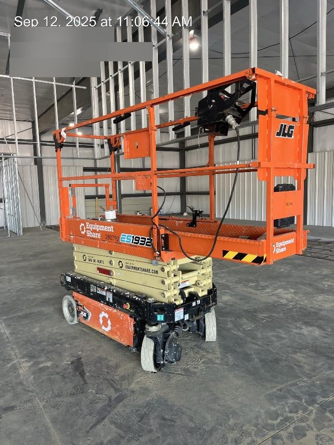 2022 JLG ES1932