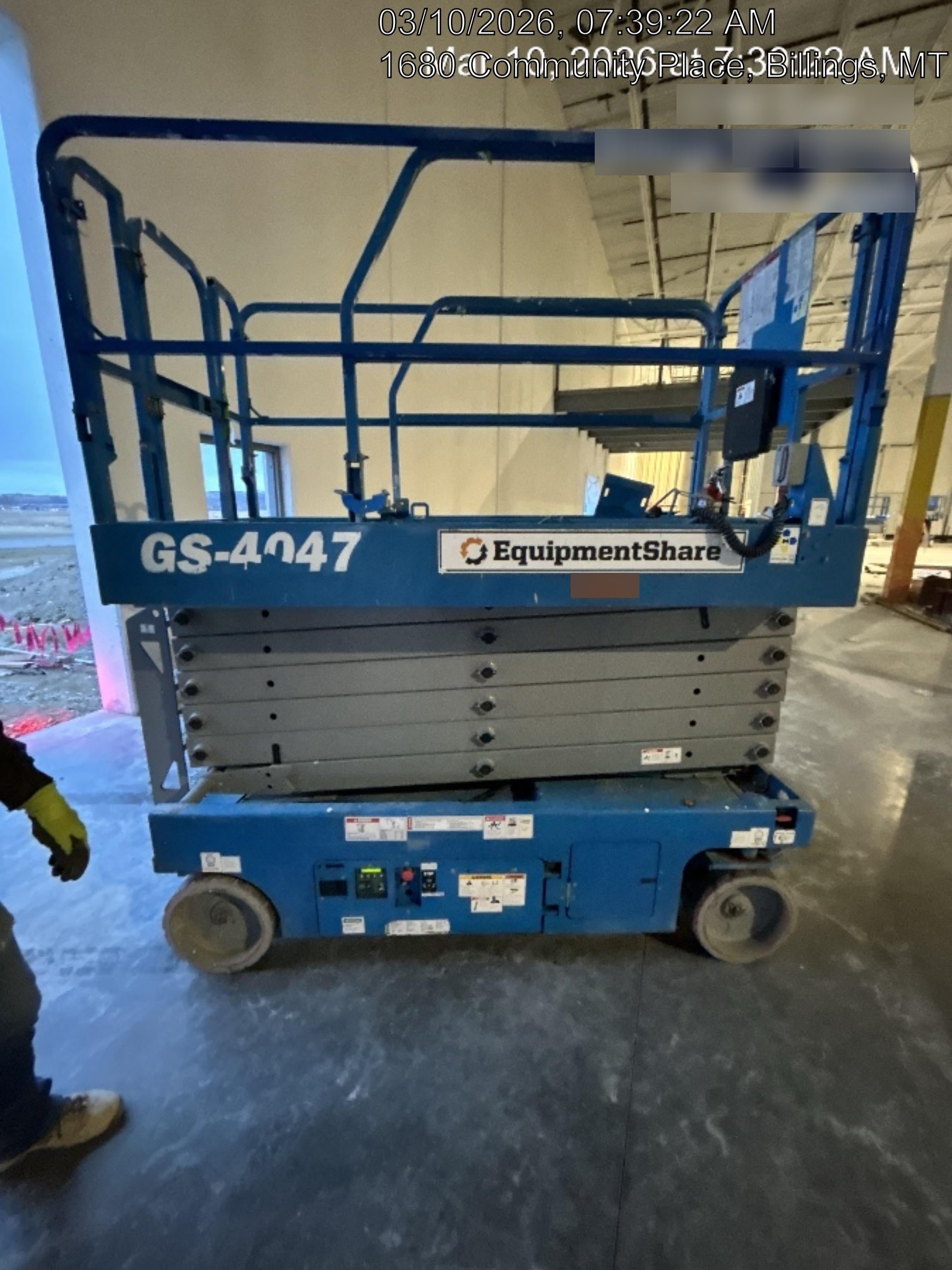 2019 Genie GS-4047 Folding rails with half height swing gate, 800W Inverter