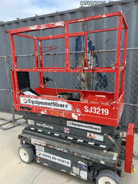 2020 Skyjack SJIII-3219 Solid NM Tires, Half height spring hinged entry gate, Dual Beacons, 800W Inverter