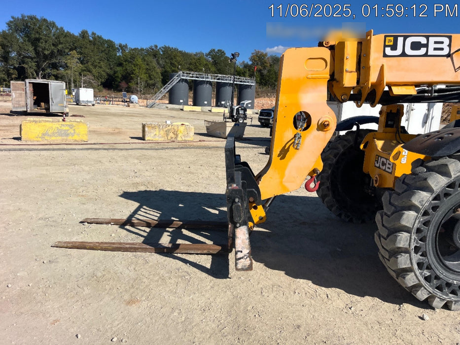 2019 JCB 509-42 Cab/Heat/Air, 74 HP, Solid Tires, STD Worklight, Beacon, Aux Hydraulics, Lifting Eye, Back up Alarm w/66" Carriage/60" Forks