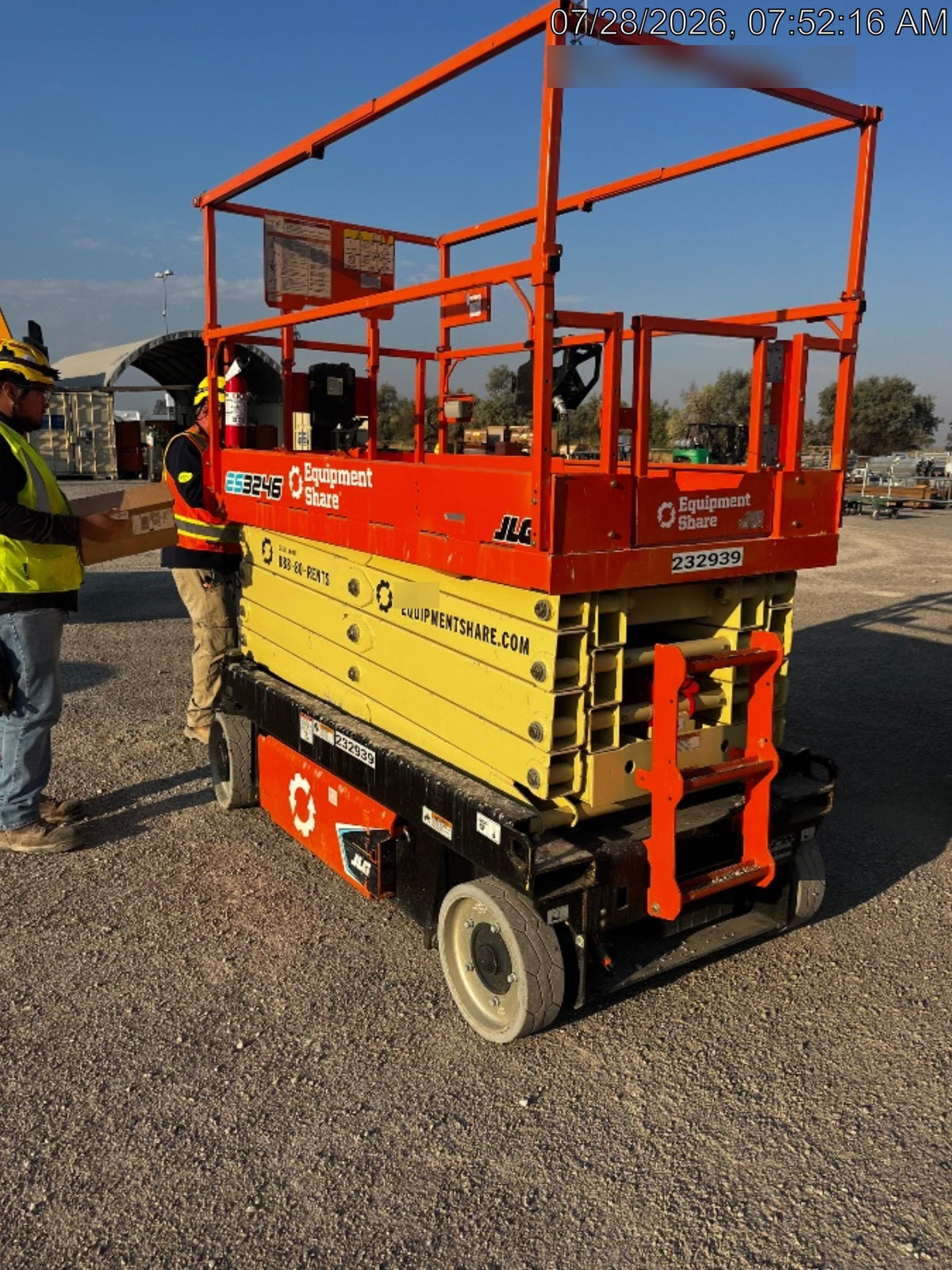 2022 JLG ES3246