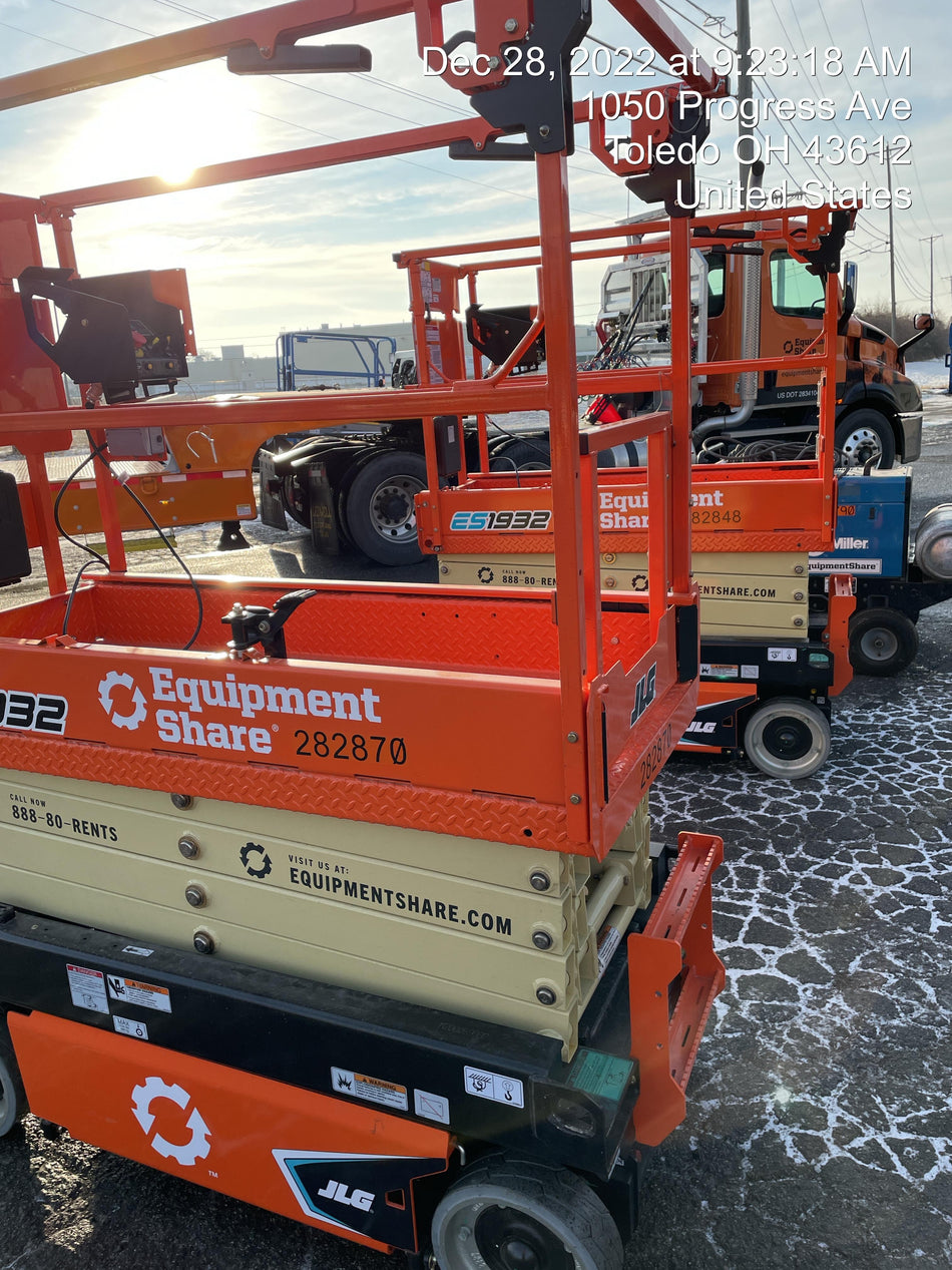 2022 JLG ES1932