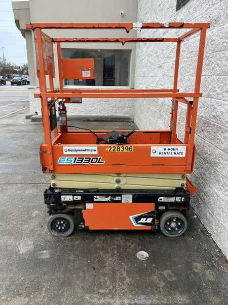 2022 JLG ES1330L