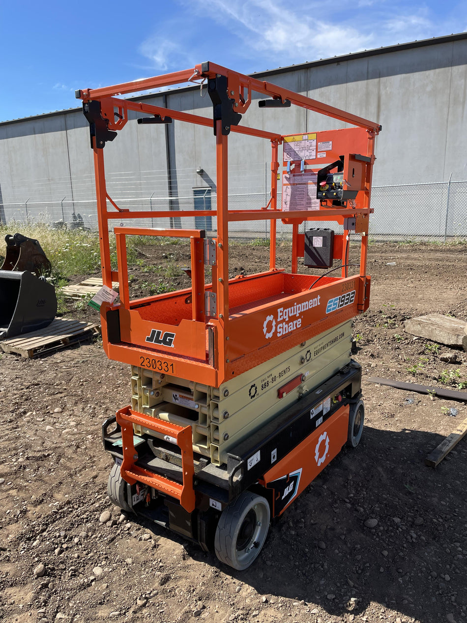 2022 JLG ES1932
