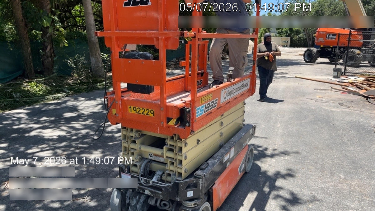 2021 JLG ES1932