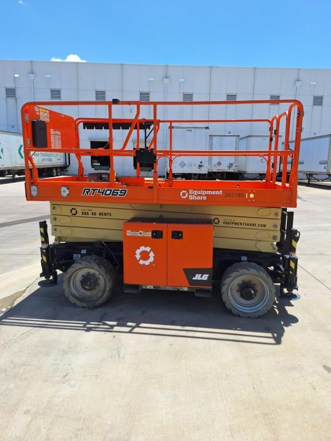 2022 JLG RT4069