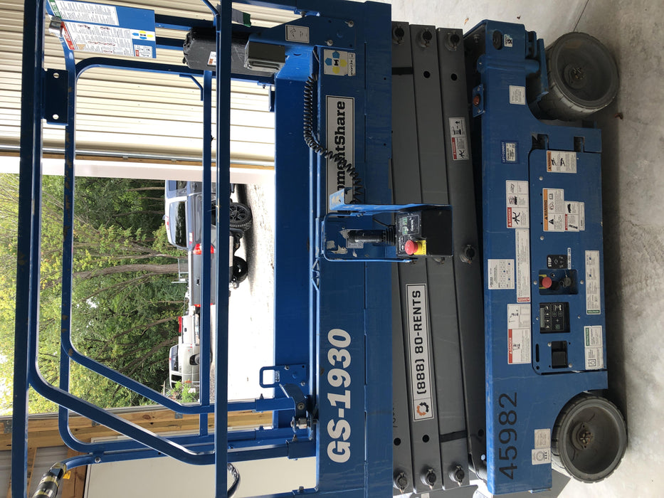 2019 Genie GS-1930 Fixed rails with chain Entry