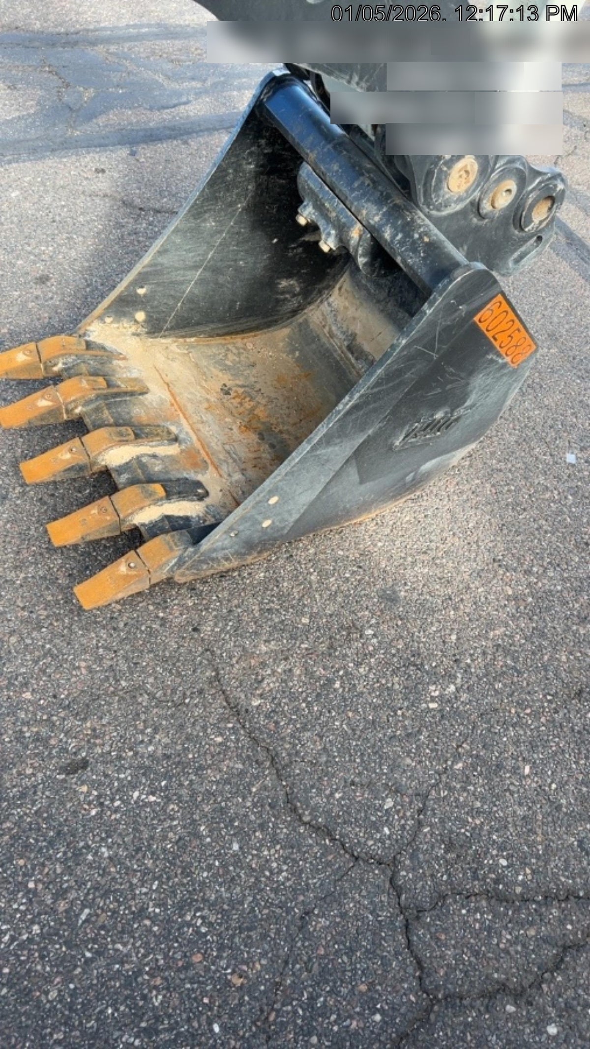 2025 TAKEUCHI 24" Bucket Takeuchi