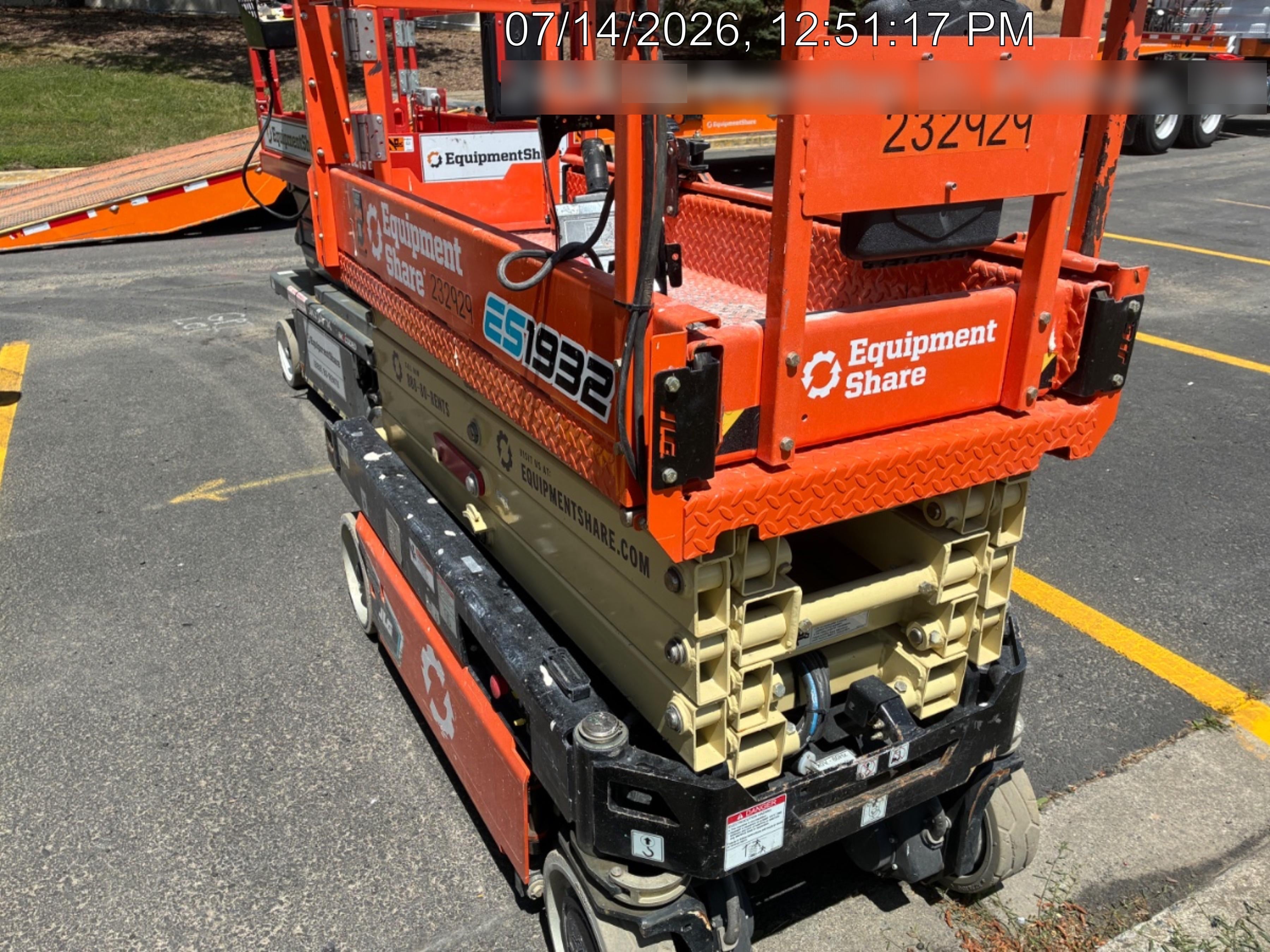 2022 JLG ES1932