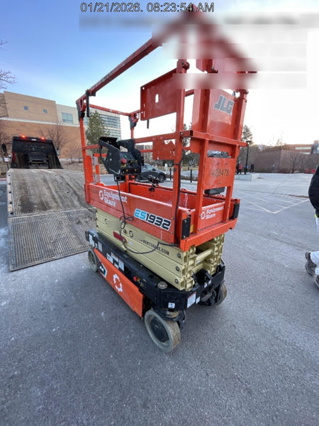 2024 JLG ES1932