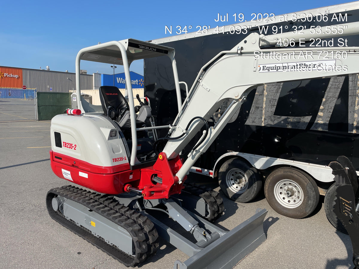 2023 TAKEUCHI TB235-2R
