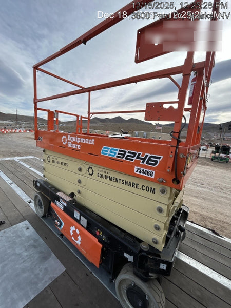 2022 JLG ES3246