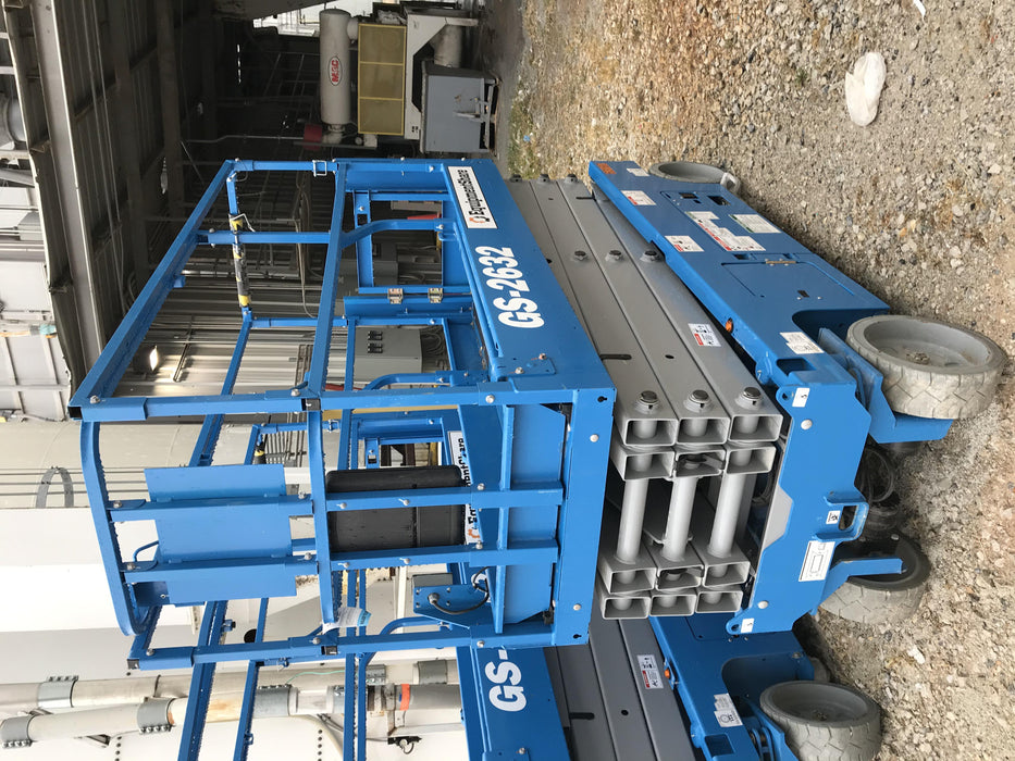 2019 Genie GS-2632 Folding rails with half height swing gate