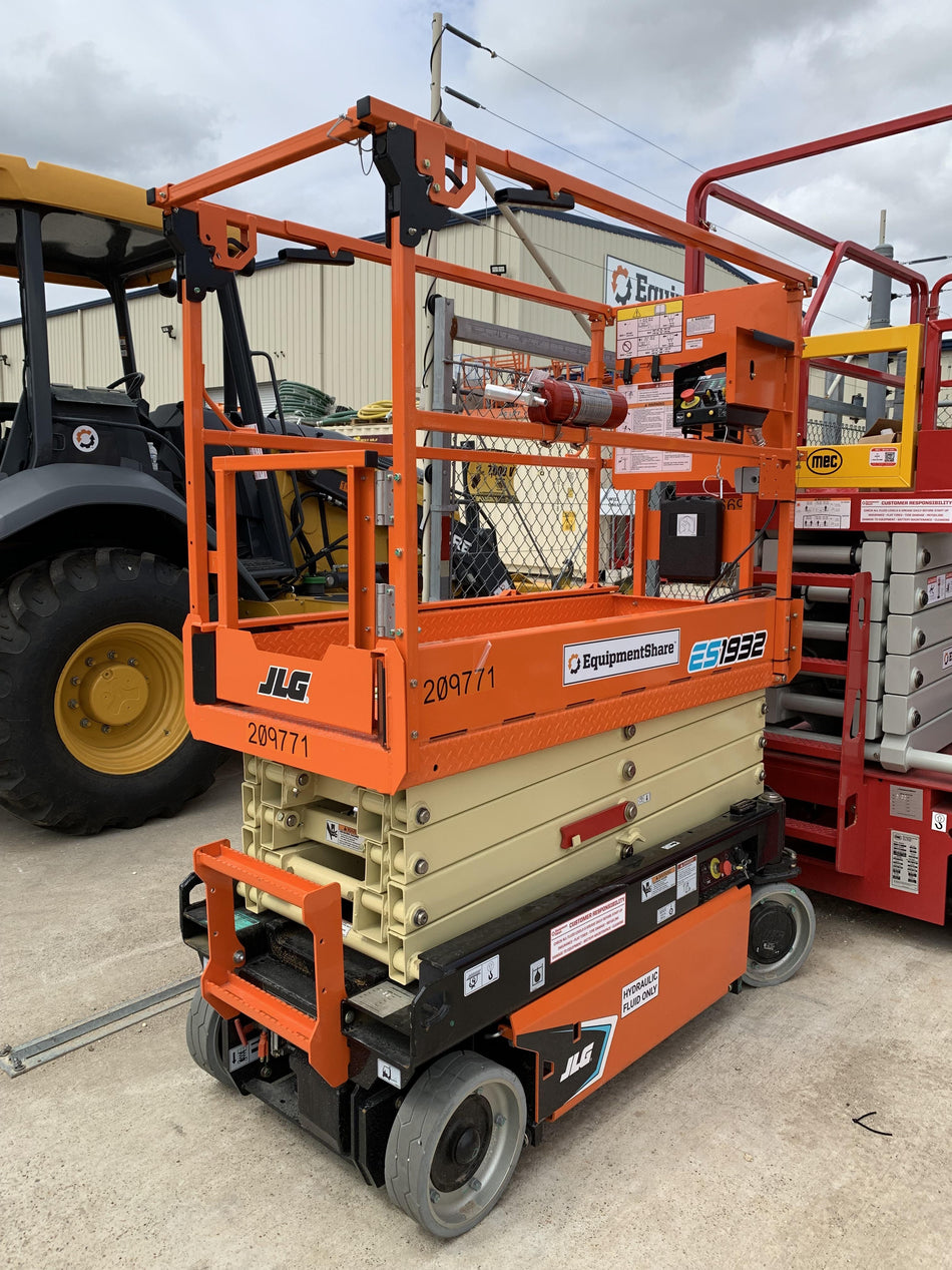 2022 JLG ES1932