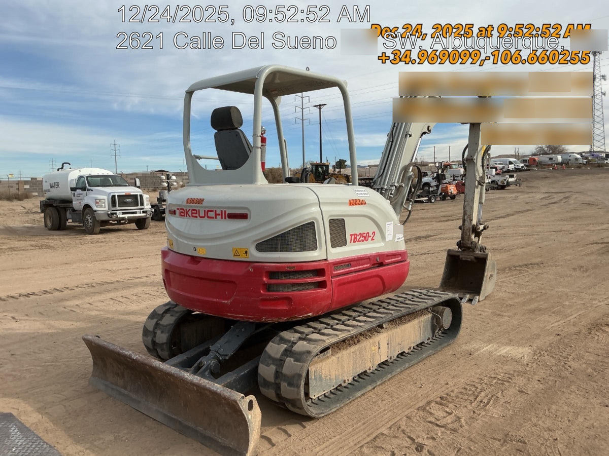 2021 TAKEUCHI TB250-2