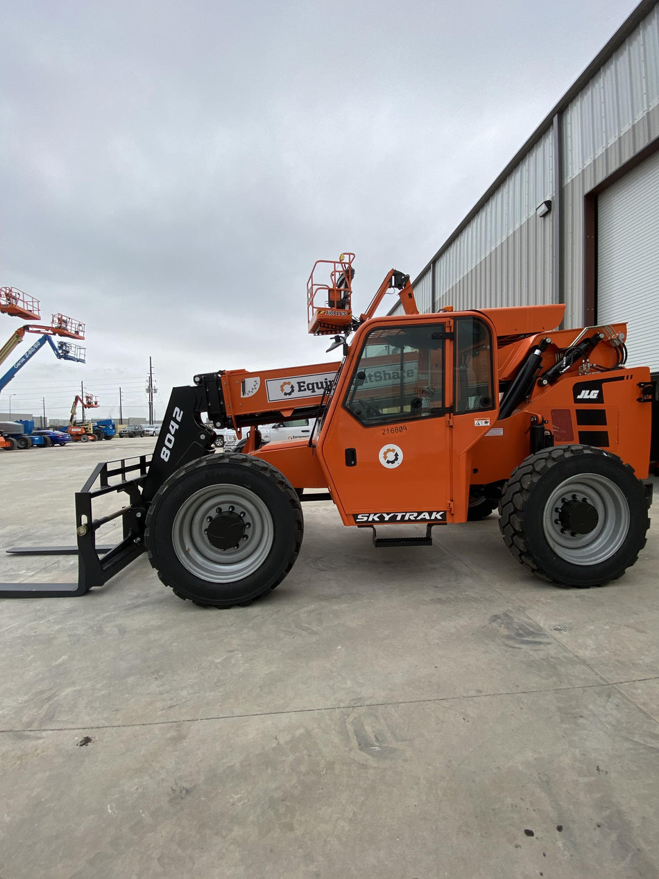 2022 SKYTRAK 8042