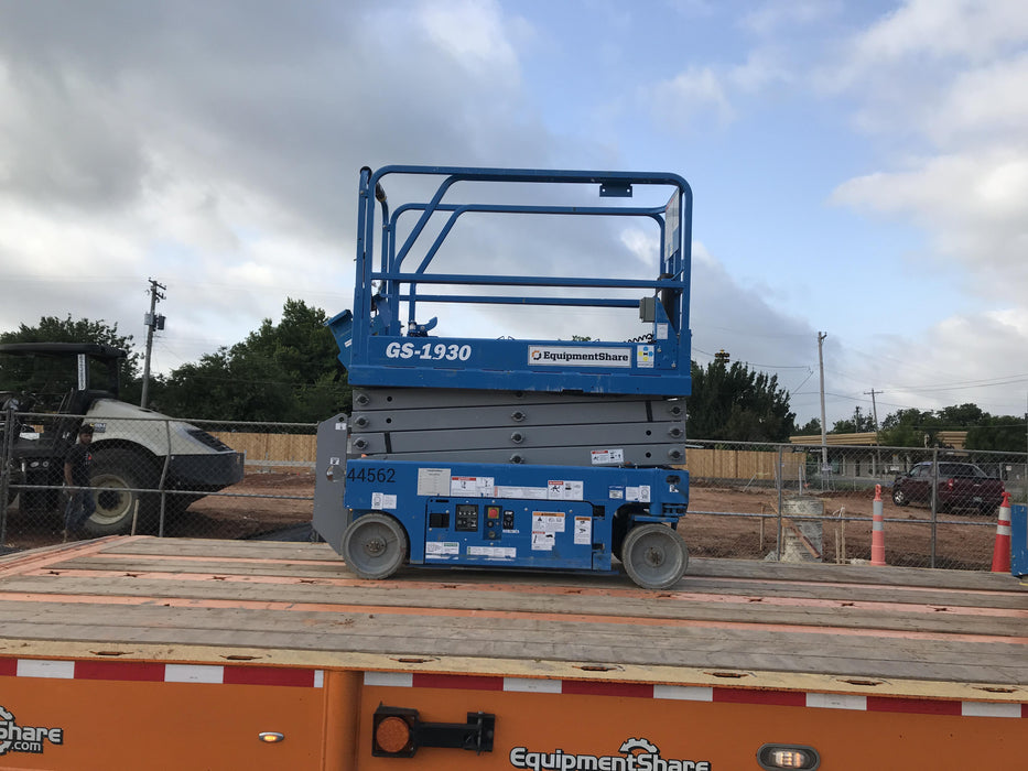 2019 Genie GS-1930 Fixed rails with chain Entry