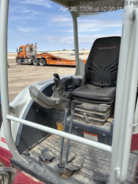 2022 TAKEUCHI TB235-2R