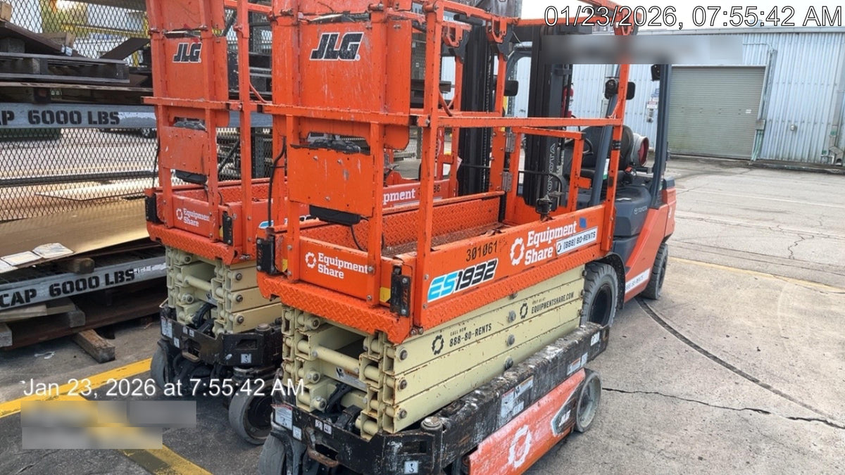 2023 JLG ES1932