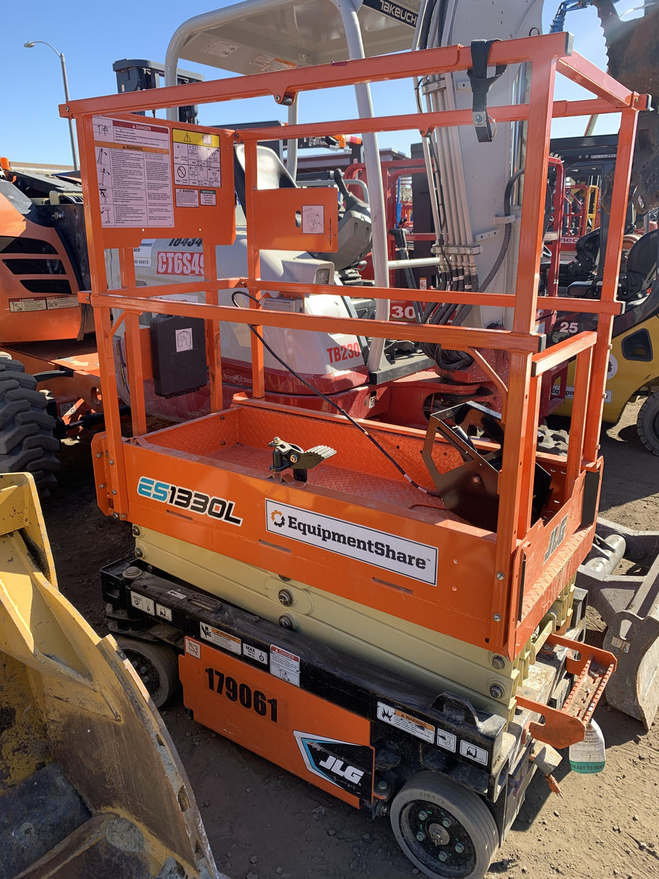 2021 JLG ES1330L