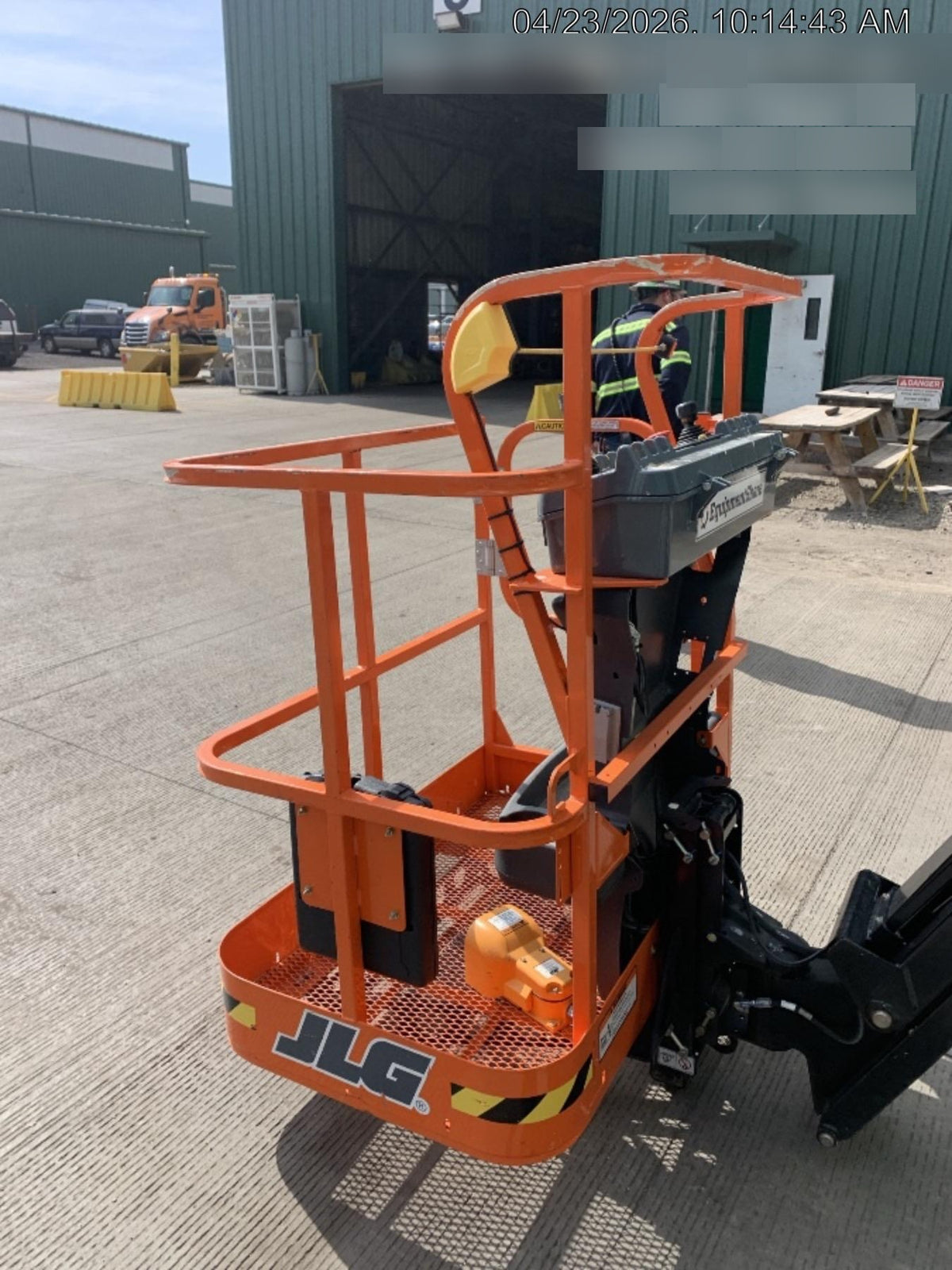 2025 JLG E300AJP