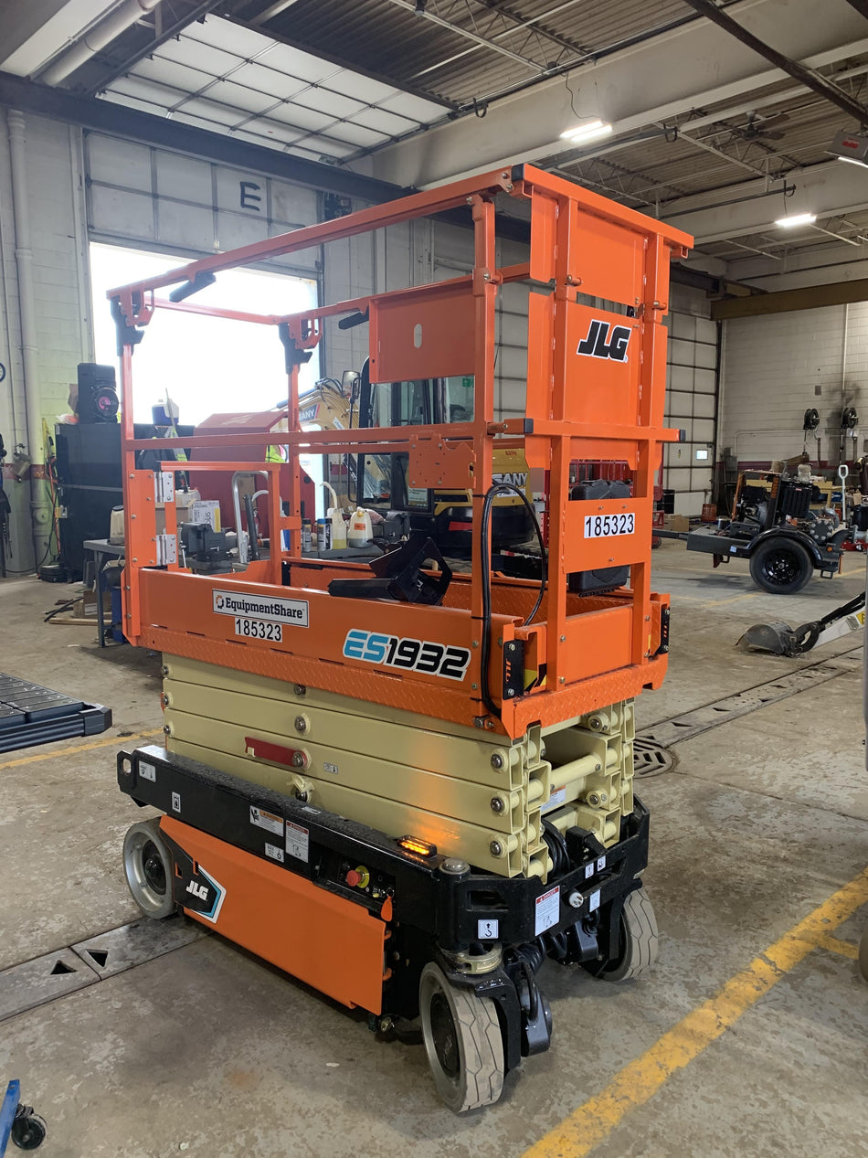 2021 JLG ES1932