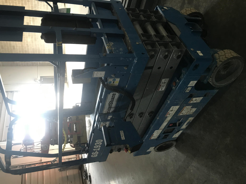 2019 Genie GS-1930 Fixed rails with chain Entry