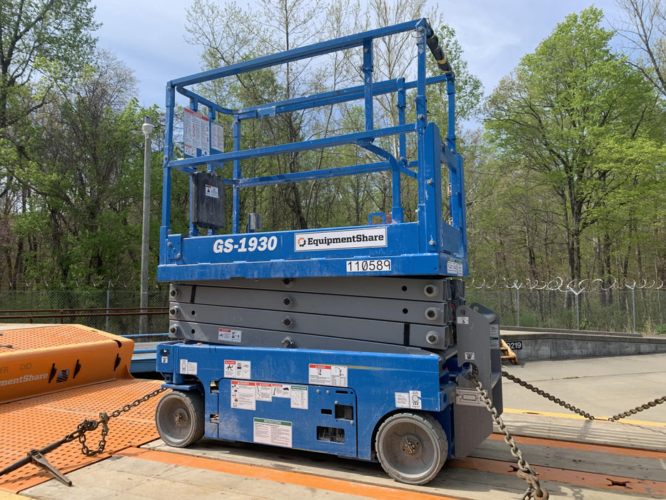2020 Genie GS-1930 Solid Non Marking Tires, Beacon, Folding rails with half height swing gate
