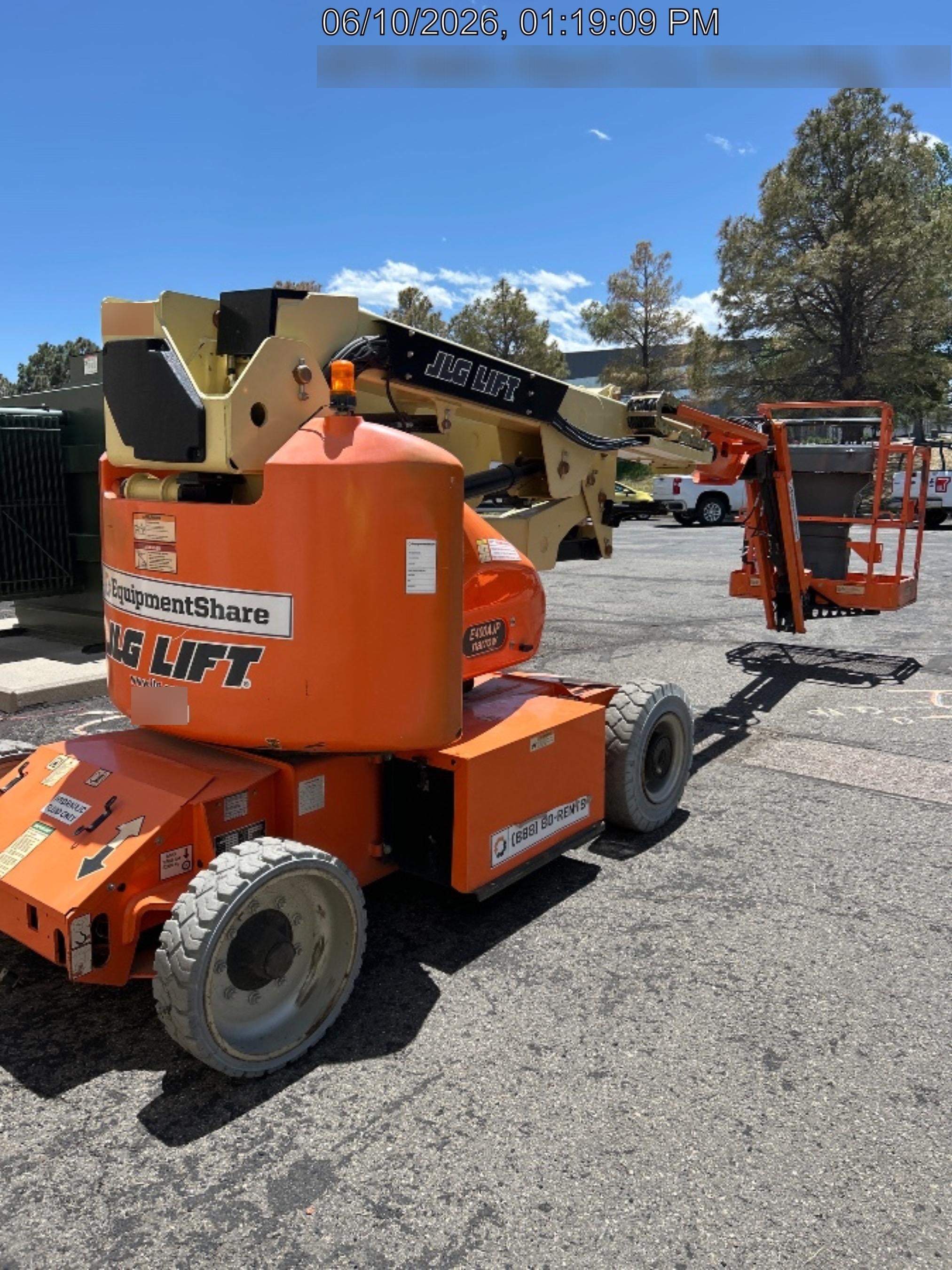 2019 JLG E400AJPN