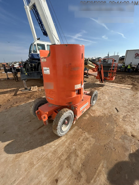 2019 JLG E300AJP