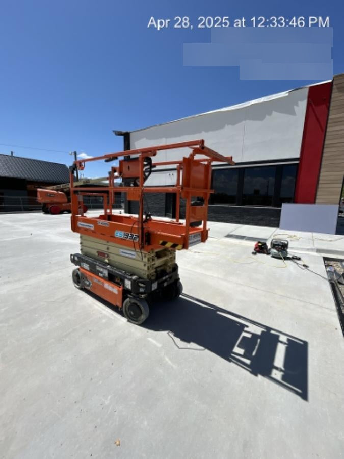 2022 JLG ES1932