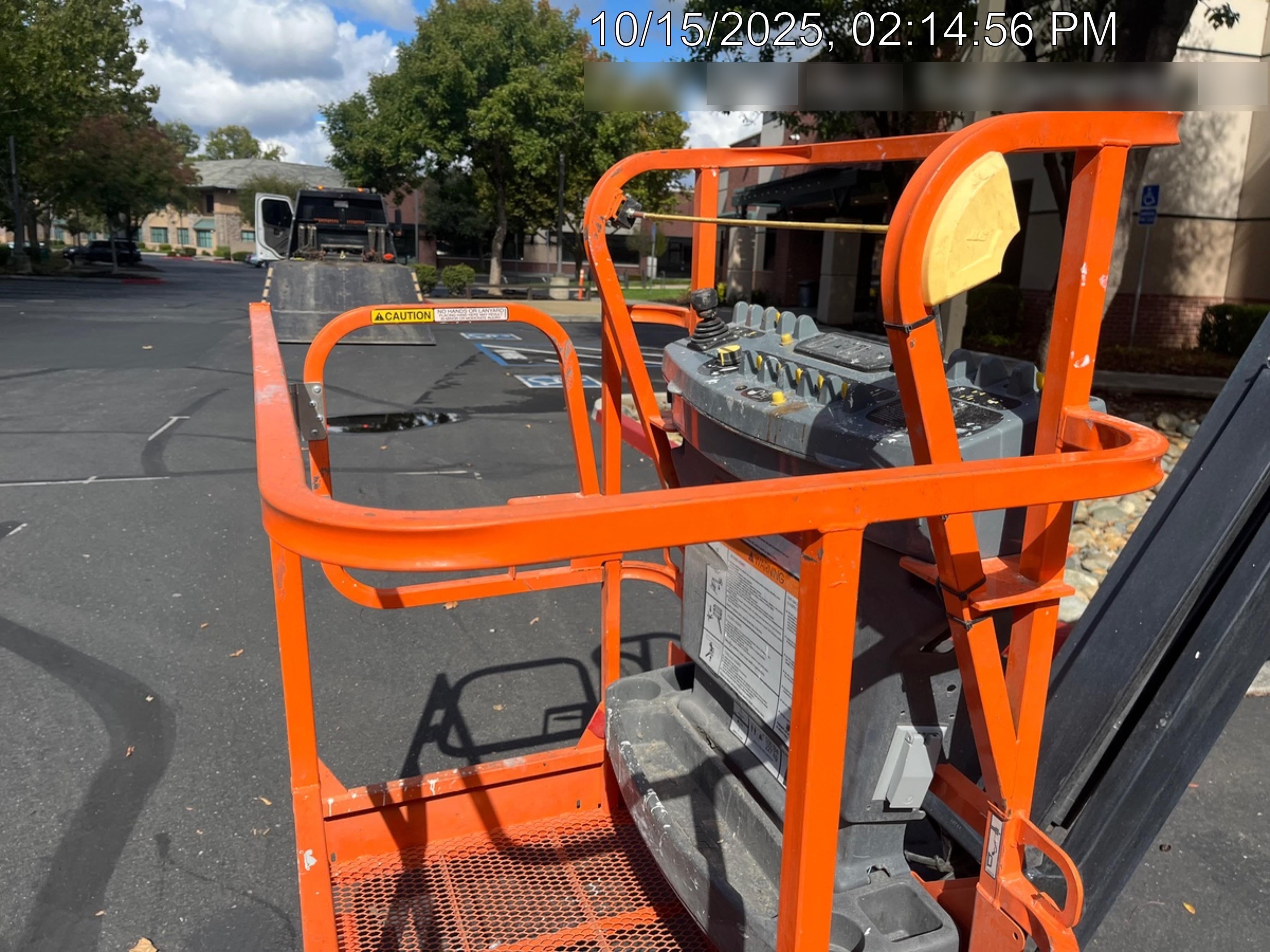 2024 JLG E400AJP Narrow
