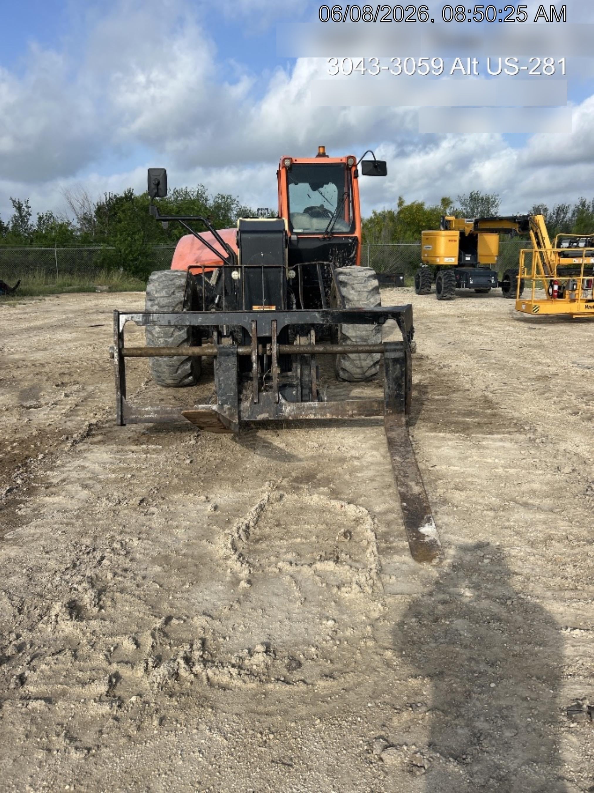 2023 JLG 1732