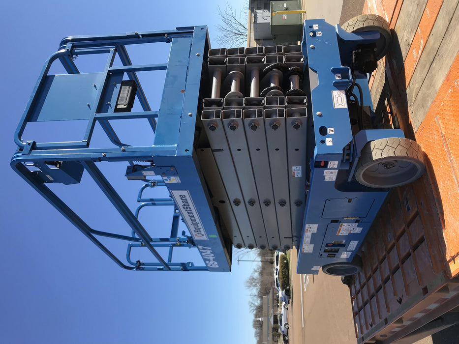 2019 Genie GS-4047 Folding rails with half height swing gate