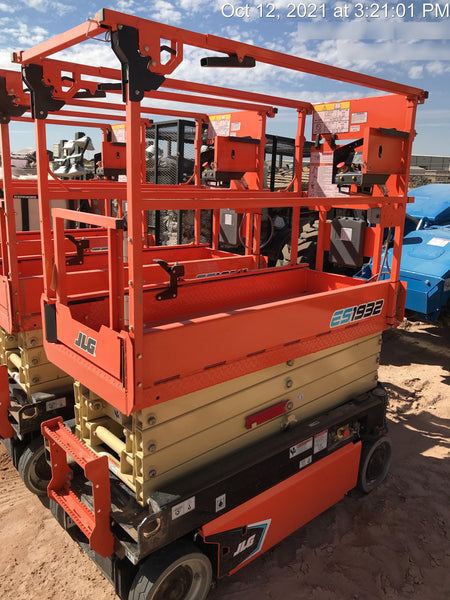 2021 JLG ES1932