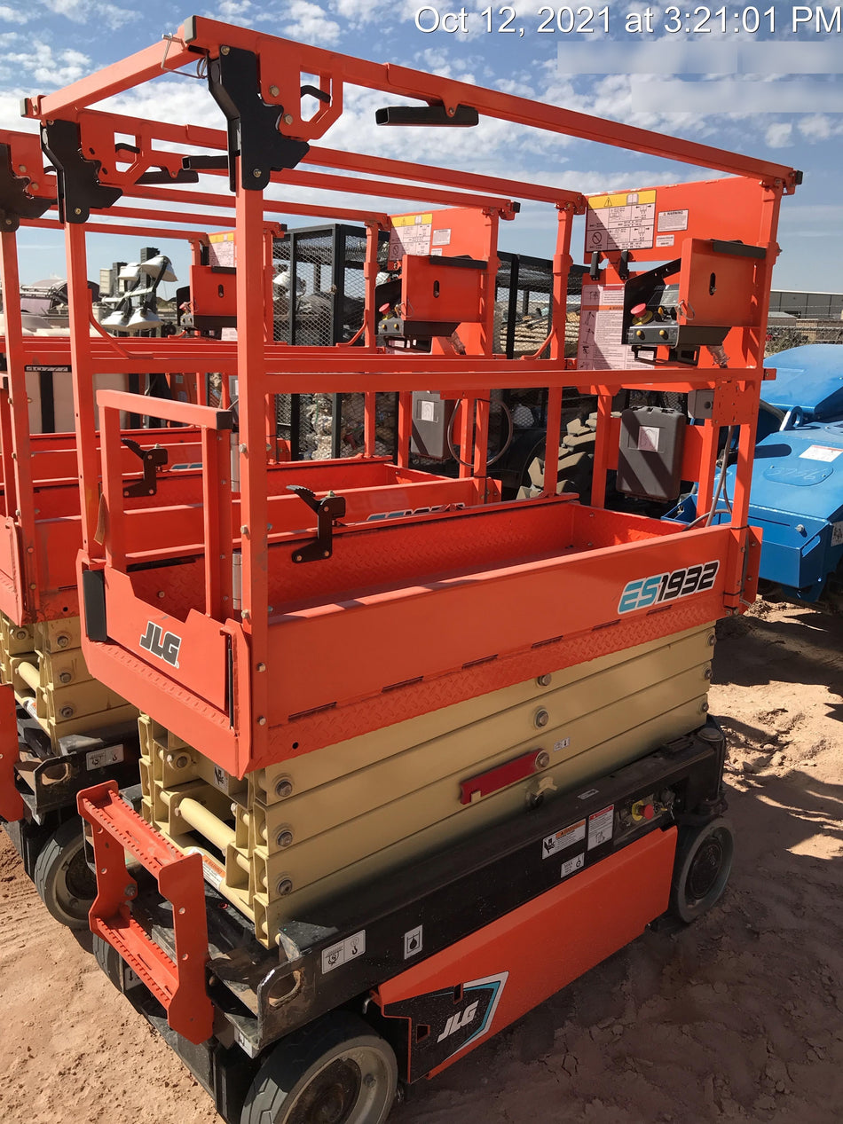 2021 JLG ES1932
