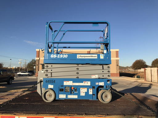 2019 Genie GS-1930 Fixed rails with chain Entry