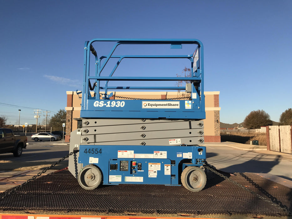 2019 Genie GS-1930 Fixed rails with chain Entry