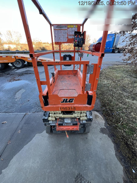 2021 JLG ES1330L