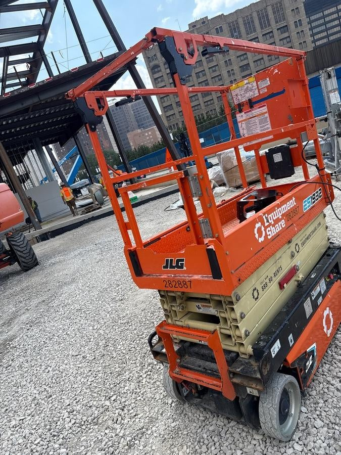 2022 JLG ES1932