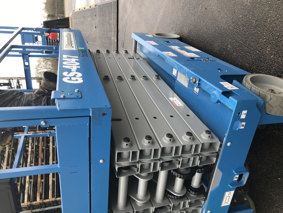 2019 Genie GS-4047 Folding rails with half height swing gate