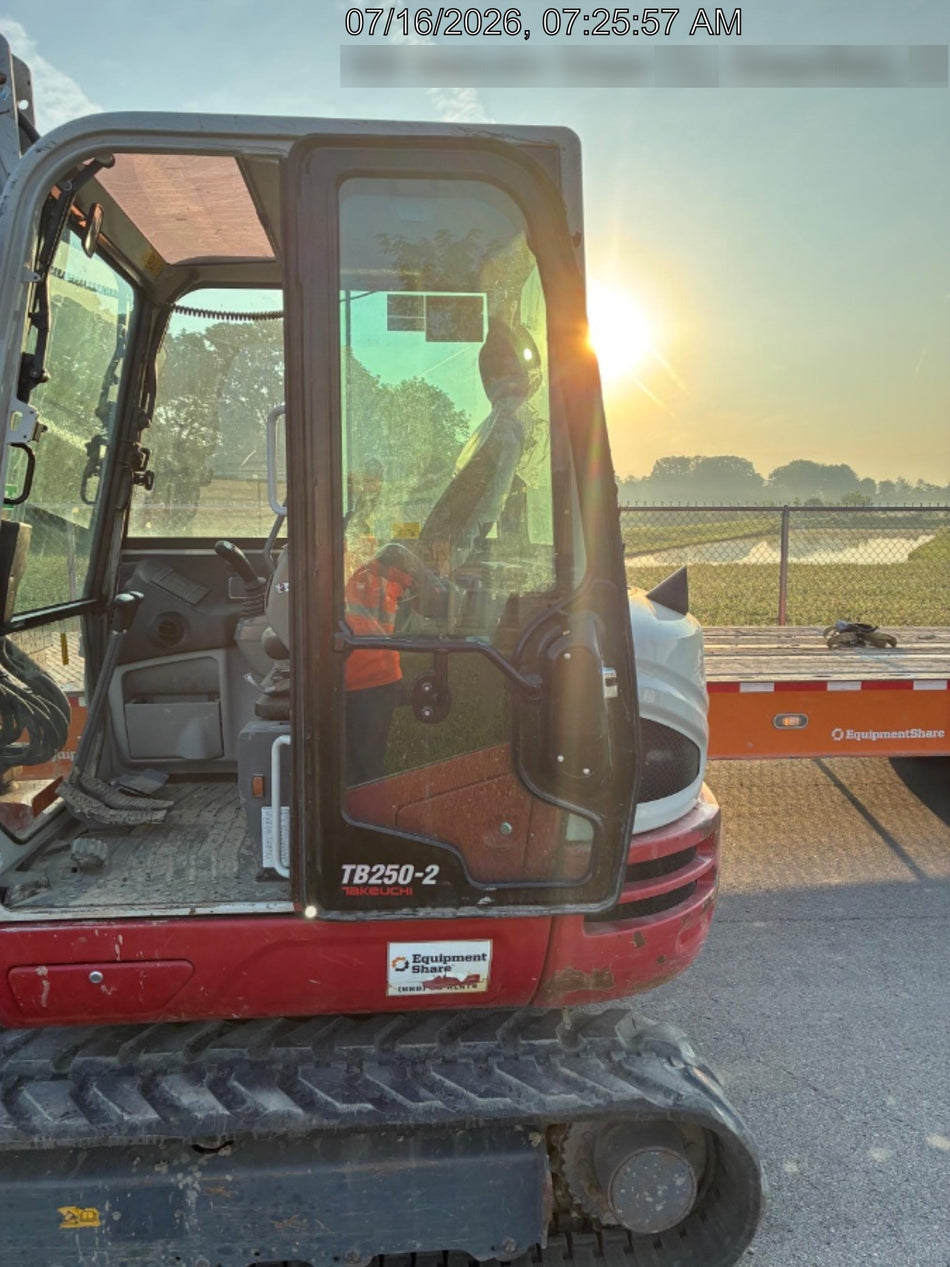 2022 TAKEUCHI TB250-2CR
