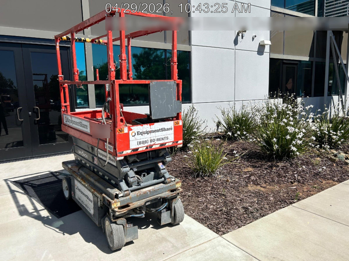 2020 Skyjack SJIII-3219 Solid NM Tires, Half height spring hinged entry gate, Dual Beacons, 800W Inverter