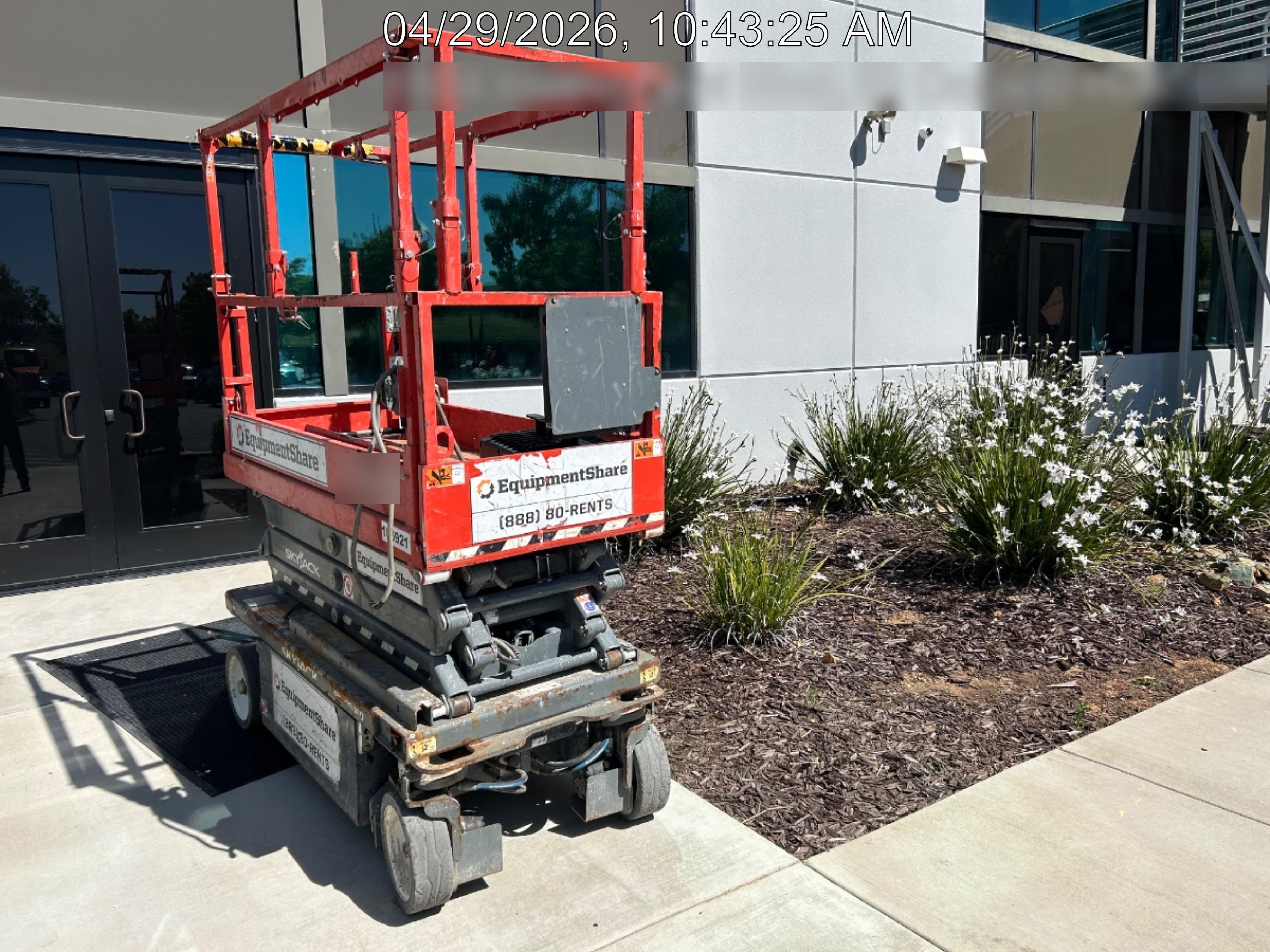 2020 Skyjack SJIII-3219 Solid NM Tires, Half height spring hinged entry gate, Dual Beacons, 800W Inverter